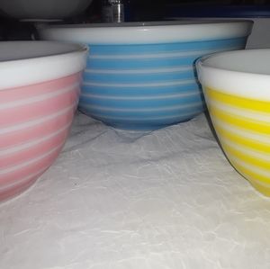 Vintage Pyrex Rainbow stripe mixing bowl set